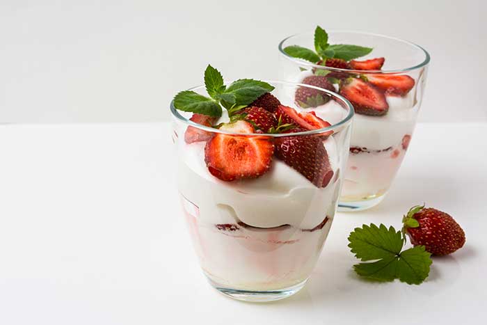como hacer fresas con nata o crema