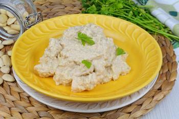 Pollo en salsa de almendras