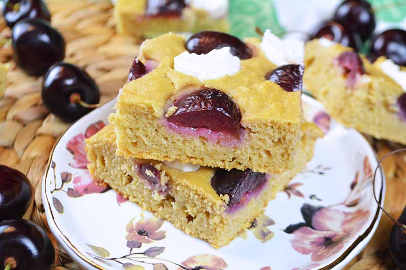 bizcocho de queso y cerezas sin azucar