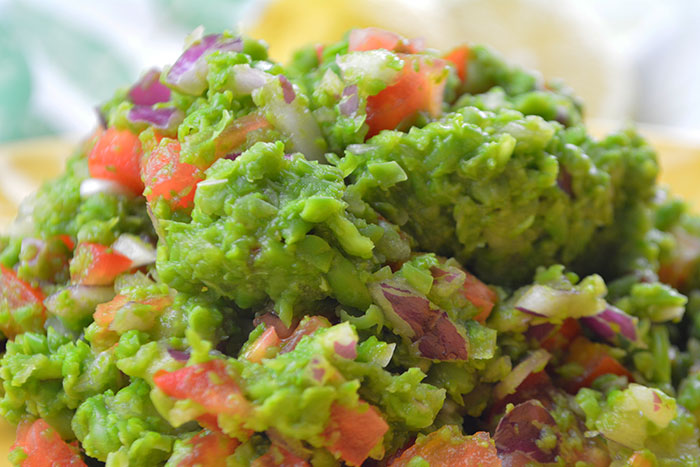 receta de un delicioso y sano guacamole de guisantes con todas sus propiedades nutricionales por nutricienta