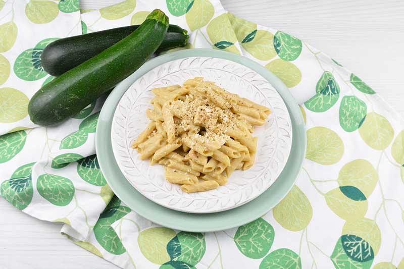 pasta con pollo y bechamel de calabacin sin harina1