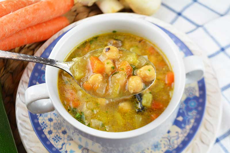 receta de sopa de verdura y garbanzos